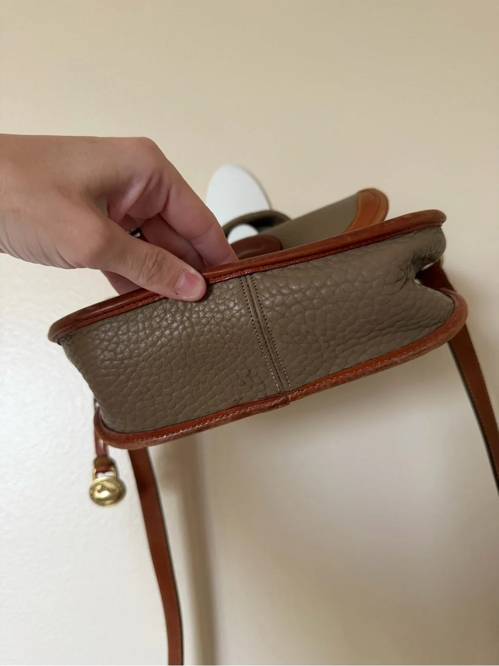DOONEY & BOURKE Vintage Surrey Bag Crossbody Handbag in Tan & Brown